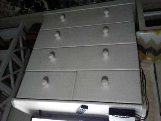 White Chest of drawers image 1