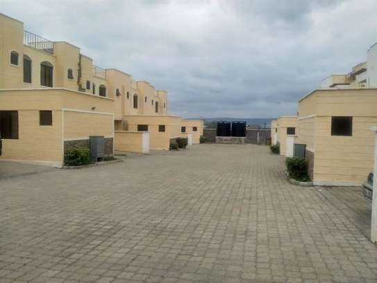 4 Bed Townhouse with En Suite at Mombasa Road image 3