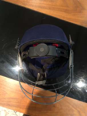 Cricket helmet and leg batting pad (small) image 5