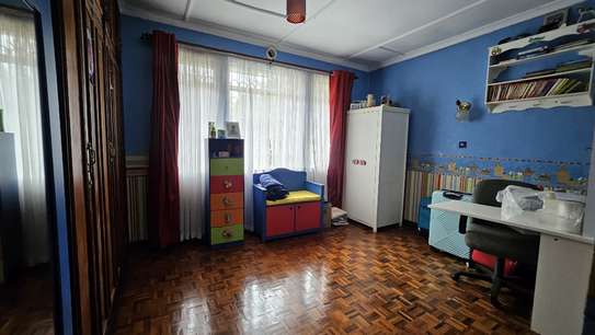 5 Bed House with En Suite at Old Runda image 3