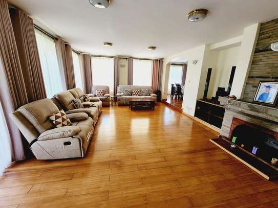 4 Bed Villa with En Suite in Rosslyn image 18