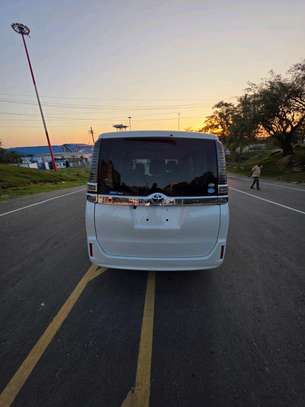 Toyota voxy new image 4