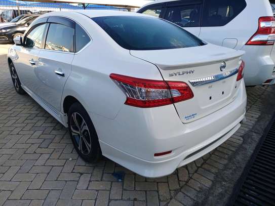 Nissan Syphy S. Touring pearl white image 1