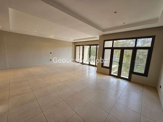 3 Bed Apartment with En Suite in Riverside image 6
