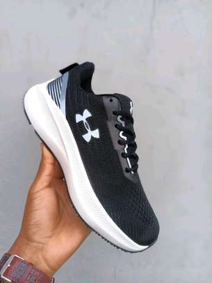 UNDER ARMOUR. Sneakers

SIZES:40 41 42 43 44 45 image 1