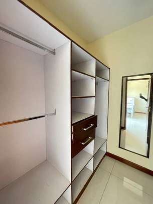 3 Bed Apartment with En Suite in Rhapta Road image 13