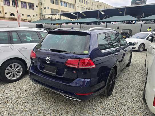 Volkswagen golf variant image 9