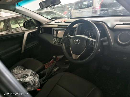 Toyota RAV4 sunroof image 1