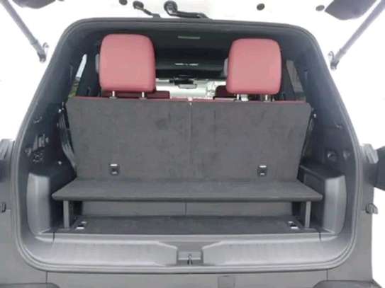 2025 Lexus LX 700h image 9