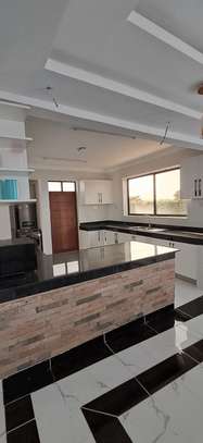 4 Bed House in Vipingo image 8