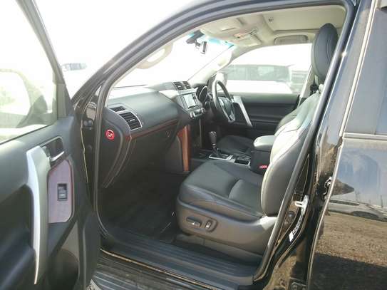 LANDCRUISER PRADO 2.8L DIESEL WITH  SUNROOF AND LEATHER image 7