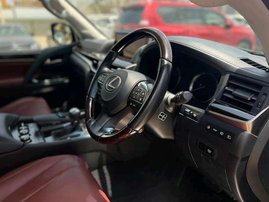 2016 Lexus LX 570 image 7