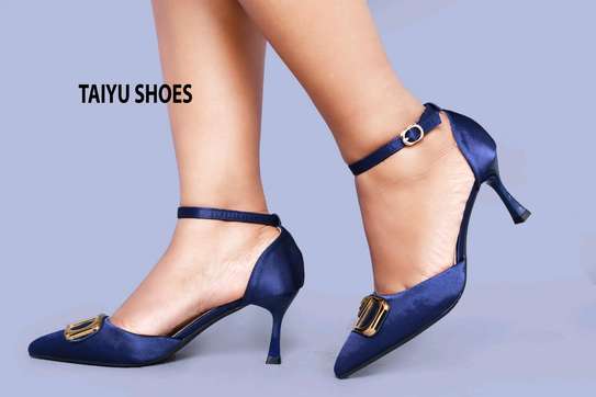Low sharp heels image 3