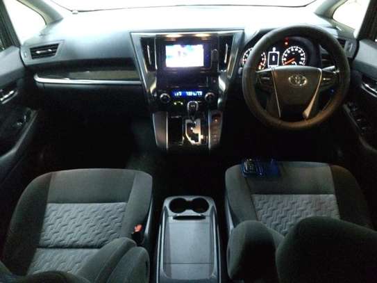 Toyota VELLFIRE image 5