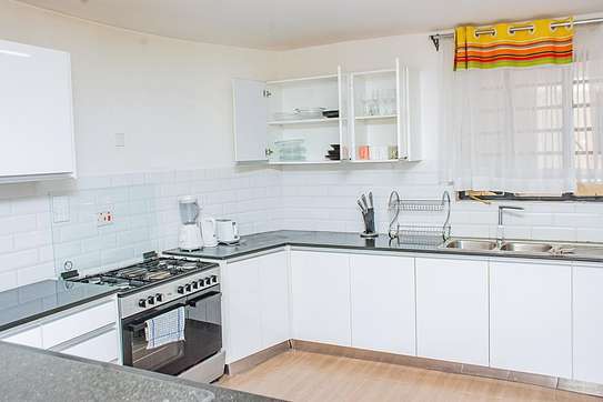 Serviced 4 Bed Apartment with En Suite at Riverside image 15
