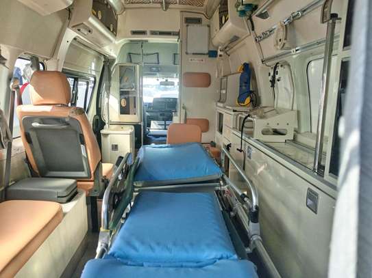 Toyota Hiace Ambulance image 5