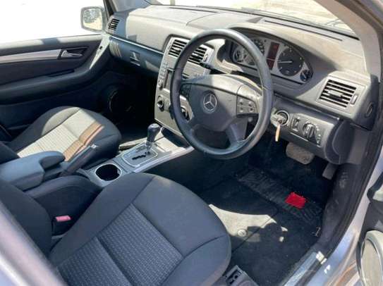 Mercedes-Benz B180 oldshape image 6