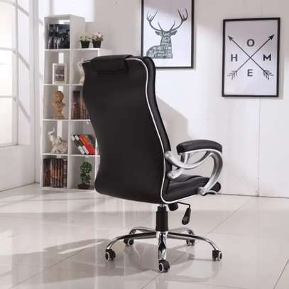 Office Chair: Commanding Directors Office Swivel Chair image 2