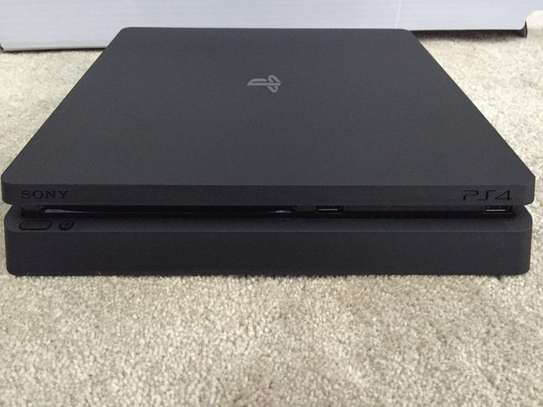 PS4 SLIM WITH TWO PADS AND GTA GAME DISCOUNT. image 2