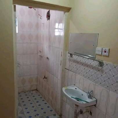 3bedroom house + 2sqs to let image 5