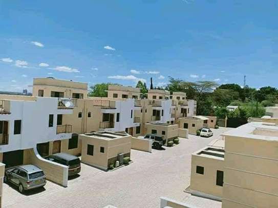 4bedroom plus dsq townhouse for sale in Athi River image 2