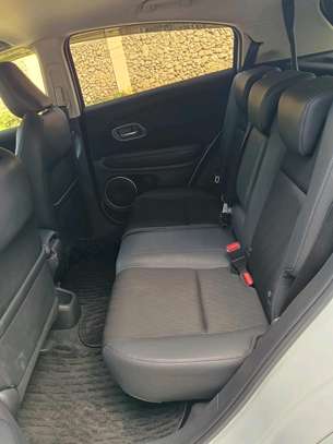 Honda Vezel Hybrid white 2018 2WD image 4