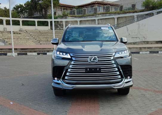 2023 Lexus Lx600 at 39M image 3