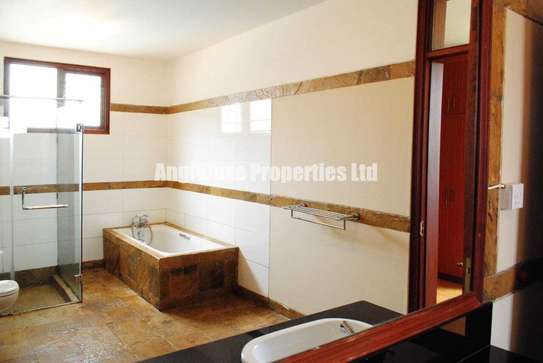 4 Bed Apartment with En Suite at Riverside Drive image 9