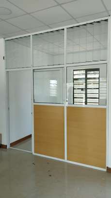 OFFICE PARTITION WITH GLASS AND ALUMINUM image 5