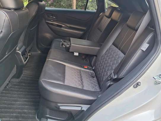 Toyota harrier premium package image 5
