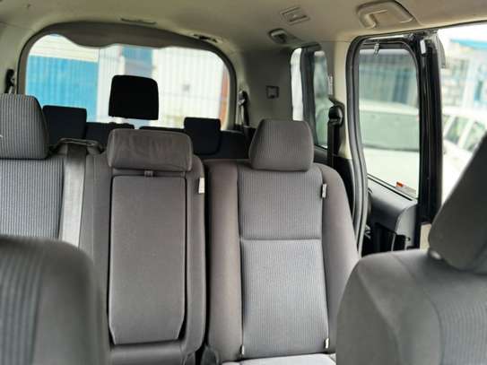 Toyota voxy 2018 Black image 7
