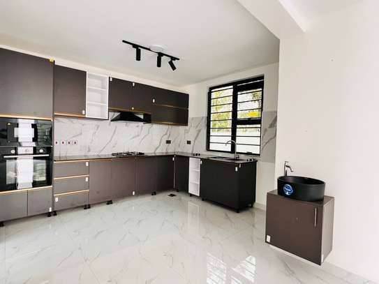 5 Bed Villa with En Suite at Ruiru image 20