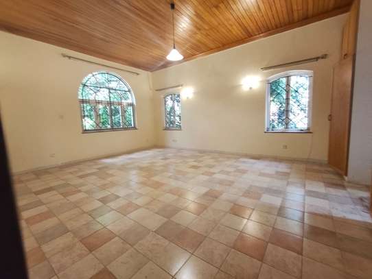 4 Bed House with Garden in Hill View image 39