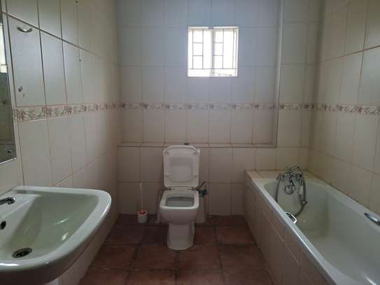 4 Bed House with En Suite at Off Rosslyn Lone Tree Estate Rd image 15