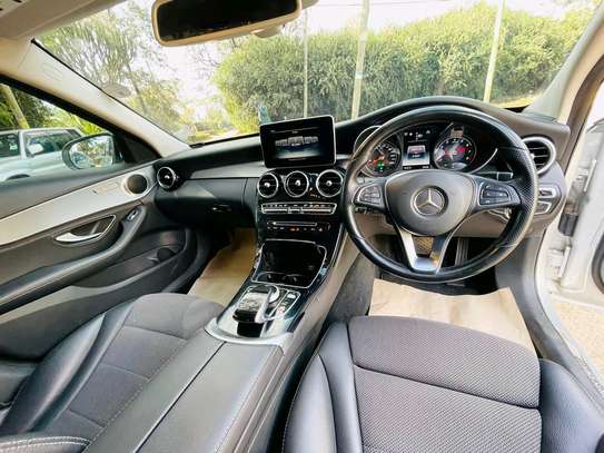 Mercedes Benz C250 image 1