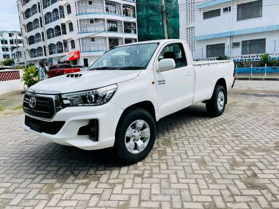 Toyota Hilux 4×4 image 2