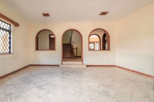 5 Bed House with En Suite in Thika Road image 22