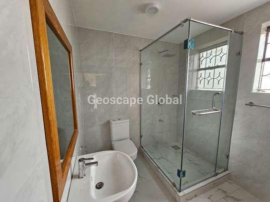 5 Bed House with En Suite in Nyari image 16