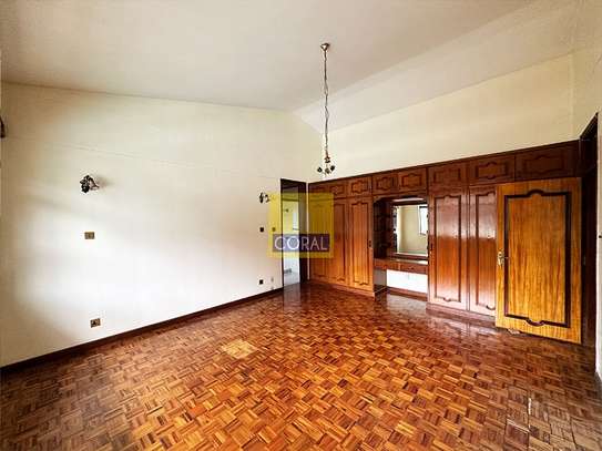 5 Bed Townhouse in Brookside image 7