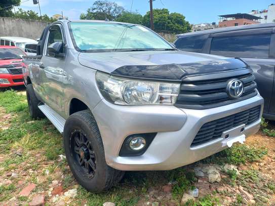 TOYOTA HILUX PICK UP 4X4 NEW IMPORT. image 2