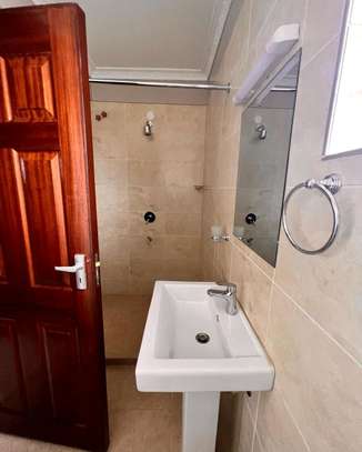 5 bedroom plus dsq townhouses for sale in Syokimau image 5
