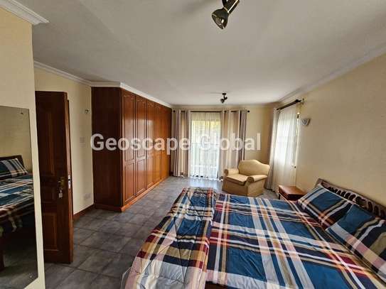 3 Bed House with En Suite in Gigiri image 12