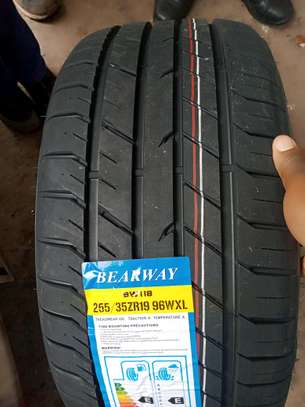 255/35ZR19 Brand New Bearway tyres. image 3