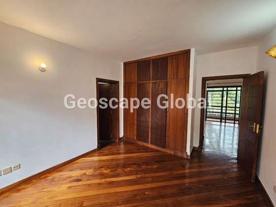 4 Bed House with En Suite in Rosslyn image 15