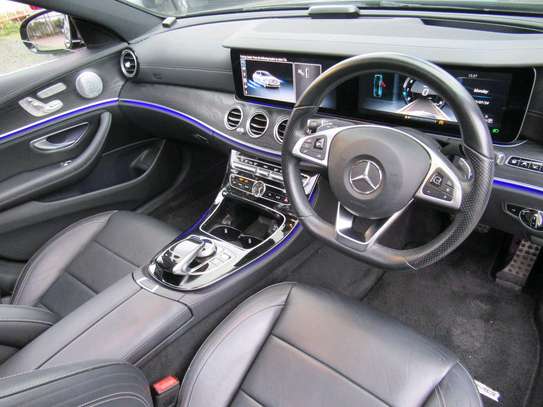 Mercedes Benz E200 image 4