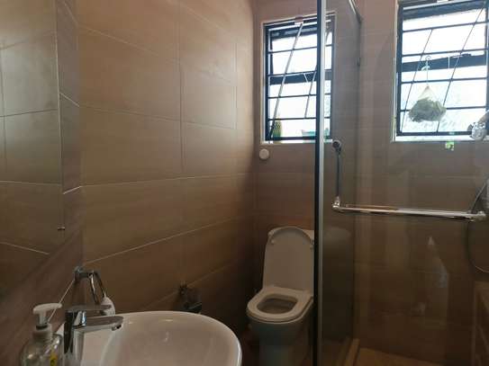 5 Bed Townhouse with En Suite in Spring Valley image 15