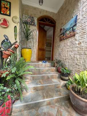 Lovely 5 BR House plus Sqs in Ngong,  Kerarapon image 4