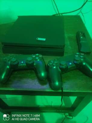 PS4 4 chipped with two controllers image 1
