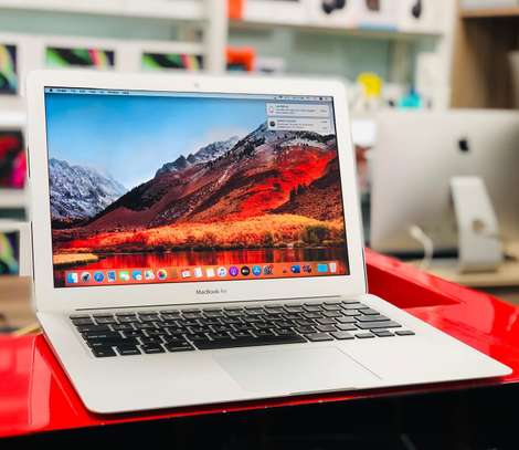 MacBook Air (13-inch, Early 2015) image 2