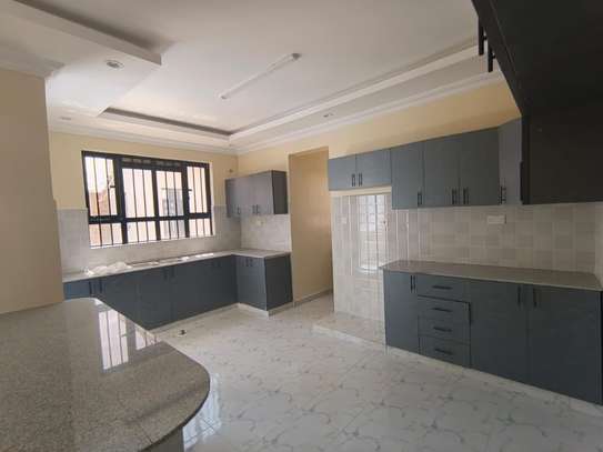 3 Bed House with En Suite in Kitengela image 4